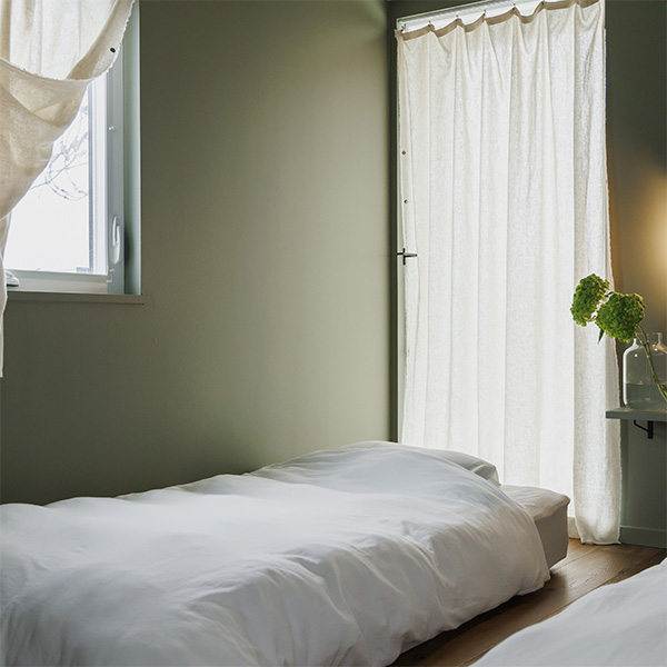 ナチュラルカーテン madomo　パイナップル葉繊維50％　綿（コットン）50％ kicca