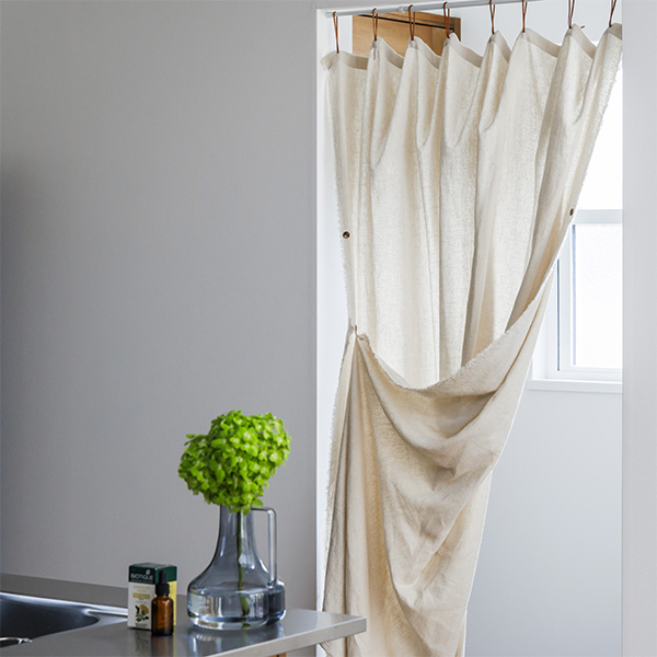 間仕切りカーテン・目隠しカーテン madomo　パイナップル葉繊維50％　綿（コットン）50％ kicca